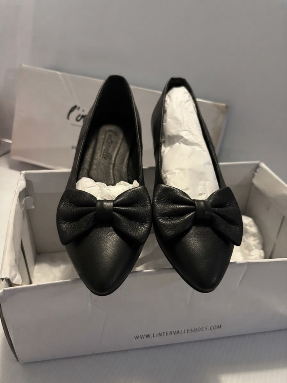 L'Intervalle Ulwin Black Leather Bow Flats
